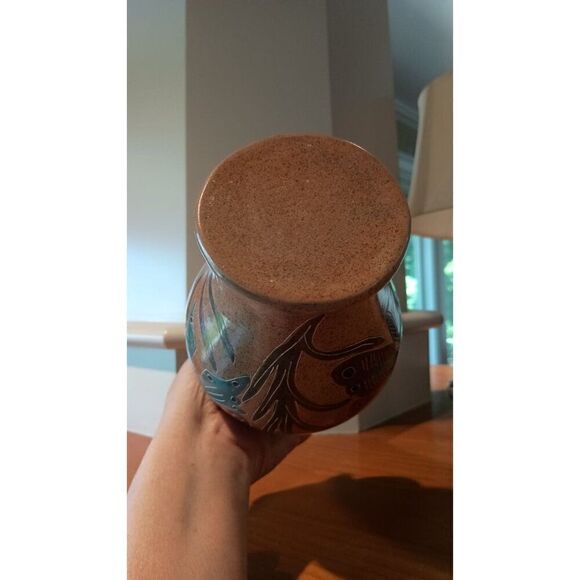 Costa Rica Art Pottery Sgraffito Vase Butterfly Fish Design Etched Painted 7.25" - Picture 8 of 9